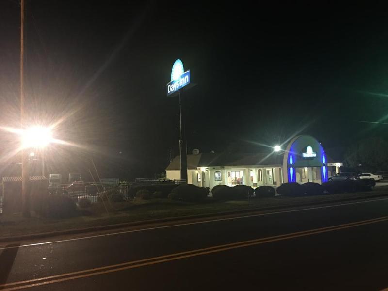 Days Inn By Wyndham Statesville Exterior foto