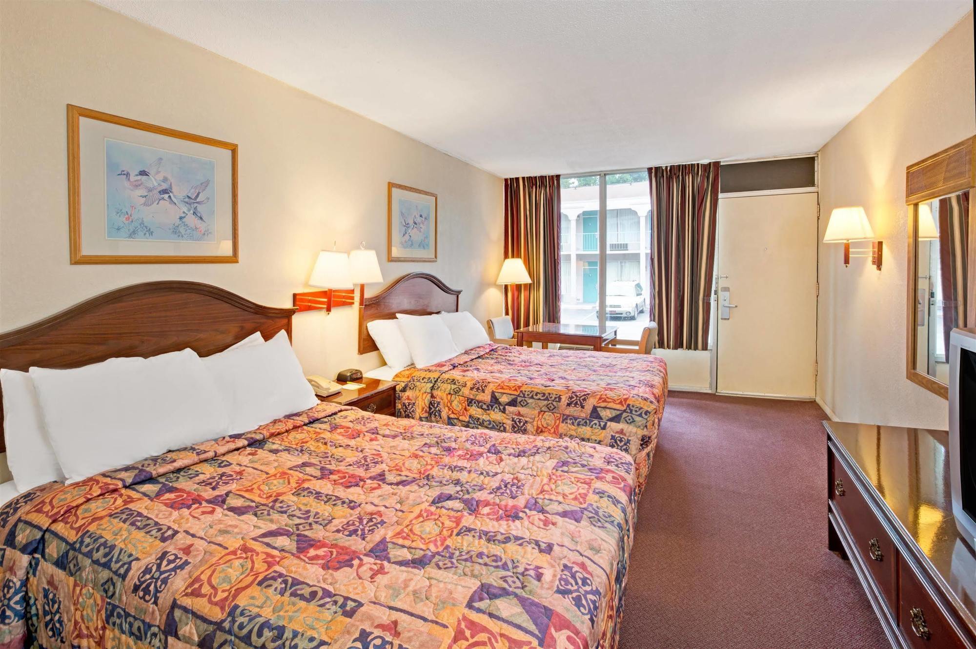 Days Inn By Wyndham Statesville Exterior foto